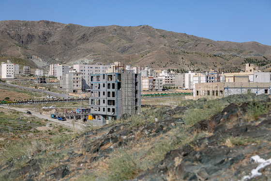 بازدید دادستان مشهد و مديركل راه و شهرسازی استان از اراضی  دارای پرونده قضايی