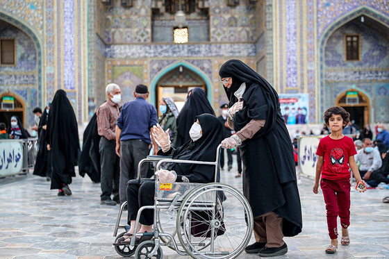 حرم مطهر رضوی در دهه کرامت