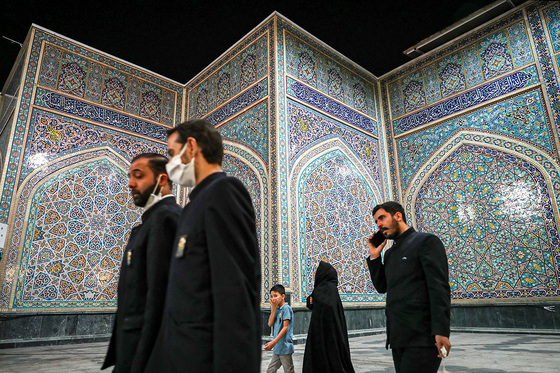 حرم مطهر رضوی در دهه کرامت