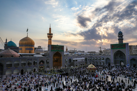 حال و هوای حرم مطهر رضوی در شب میلاد امام رضا (ع)