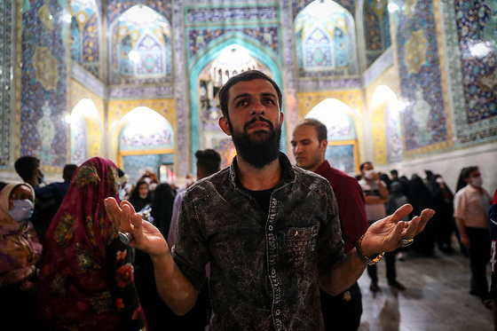 حال و هوای حرم مطهر رضوی در شب میلاد امام رضا (ع)
