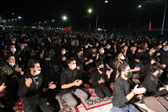 عزاداری شب هشتم ماه محرم در کوه پارک