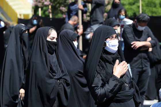 عزاداری روز عاشورا در خیابان های اطراف حرم رضوی