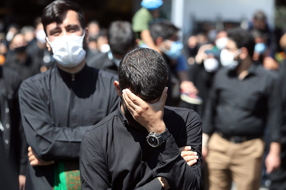 عزاداری روز عاشورا در خیابان های اطراف حرم رضوی