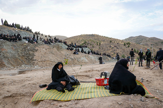 مراسم خیمه سوزان عصر عاشورا در کوه پارک