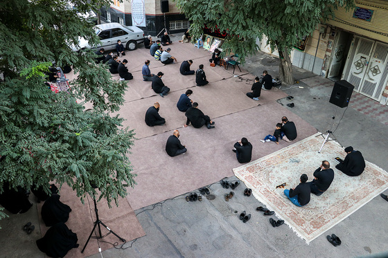  برپایی مجالس روضه مقابل منازل خانواده شهدا