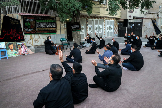  برپایی مجالس روضه مقابل منازل خانواده شهدا