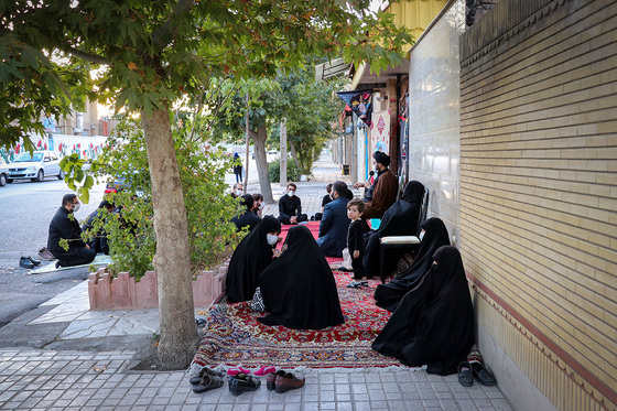  برپایی مجالس روضه مقابل منازل خانواده شهدا