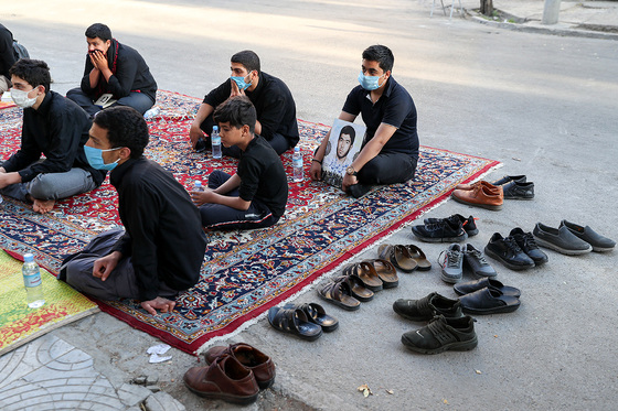  برپایی مجالس روضه مقابل منازل خانواده شهدا