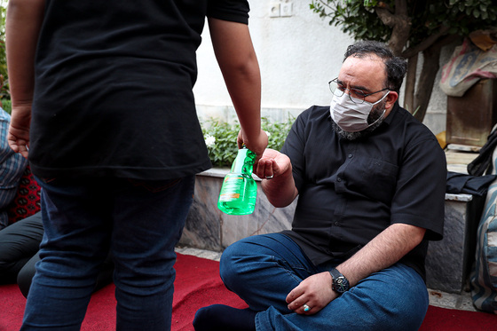  برپایی مجالس روضه مقابل منازل خانواده شهدا