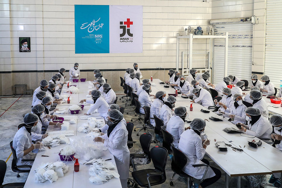 بازدید نایب رییس مجلس شورای اسلامی از کارگاه تولید ماسک در مشهد‎