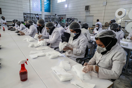بازدید نایب رییس مجلس شورای اسلامی از کارگاه تولید ماسک در مشهد‎