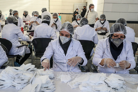 بازدید نایب رییس مجلس شورای اسلامی از کارگاه تولید ماسک در مشهد‎