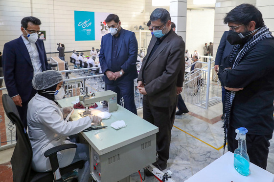 بازدید نایب رییس مجلس شورای اسلامی از کارگاه تولید ماسک در مشهد‎