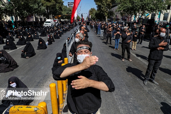 عزاداری روز عاشورا در خیابان های اطراف حرم رضوی