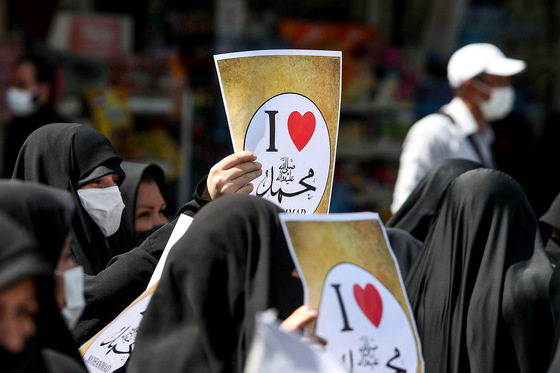 تجمع اعتراض آمیز دانشجویان انقلابی به اهانت نشریه «شارلی ابدو»