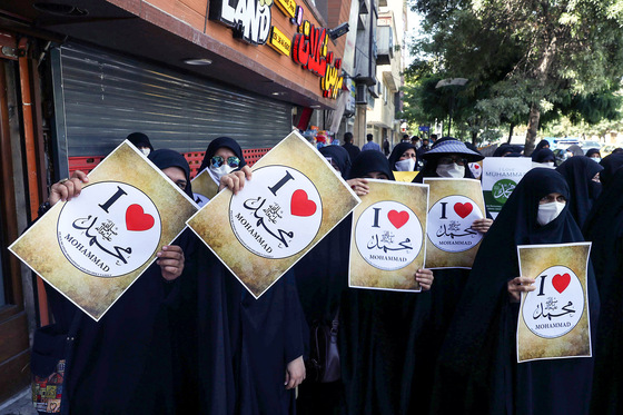 تجمع اعتراض آمیز دانشجویان انقلابی به اهانت نشریه «شارلی ابدو»
