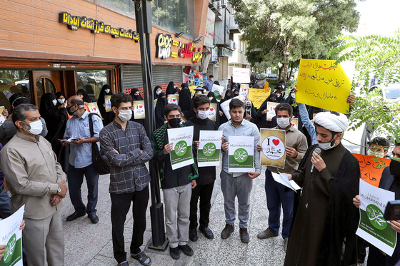 تجمع اعتراض آمیز دانشجویان انقلابی به اهانت نشریه «شارلی ابدو»