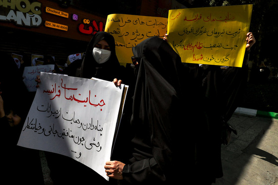 تجمع اعتراض آمیز دانشجویان انقلابی به اهانت نشریه «شارلی ابدو»