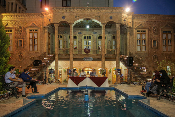 نشست تخصصی «ادبیات در آیینه شهر»