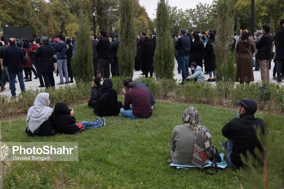 سیل جمعیت دوست‌داران استاد شجریان در آرامگاه فردوسی