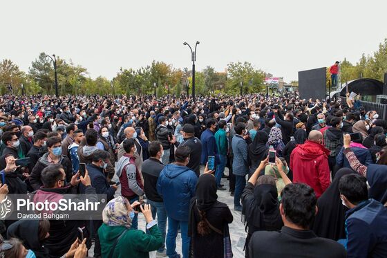 سیل جمعیت دوست‌داران استاد شجریان در آرامگاه فردوسی
