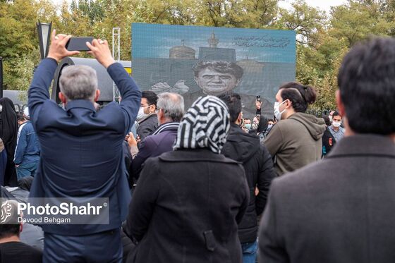 سیل جمعیت دوست‌داران استاد شجریان در آرامگاه فردوسی