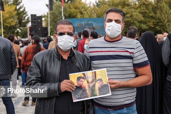 سیل جمعیت دوست‌داران استاد شجریان در آرامگاه فردوسی