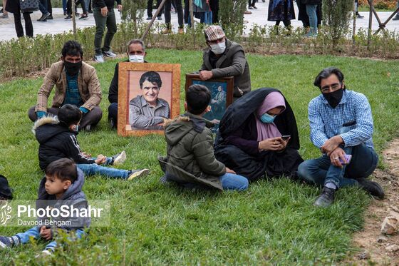 سیل جمعیت دوست‌داران استاد شجریان در آرامگاه فردوسی
