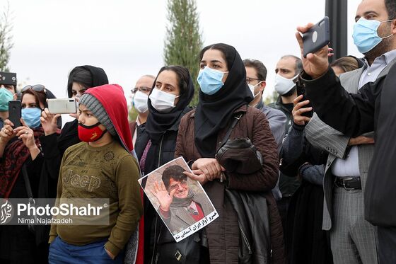سیل جمعیت دوست‌داران استاد شجریان در آرامگاه فردوسی