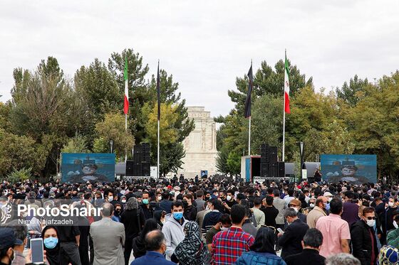 سیل جمعیت دوست‌داران استاد شجریان در آرامگاه فردوسی