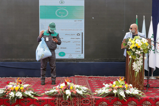 رونمایی از طرح جمع آوری پسماندهای بازیافتی و ٣٣ دستگاه خودرو خدمات شهری