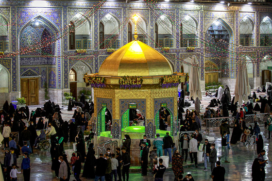 حرم مطهر رضوی در روز ولادت پیامبر رحمت (ص)