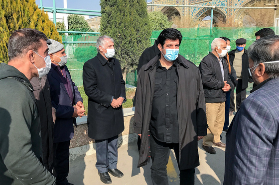 تشییع پیکر محمد خادم در حرم رضوی