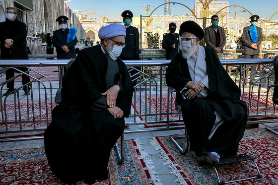 وداع با پیکر مرحوم آیت الله محمد تقی مصباح یزدی در حرم رضوی