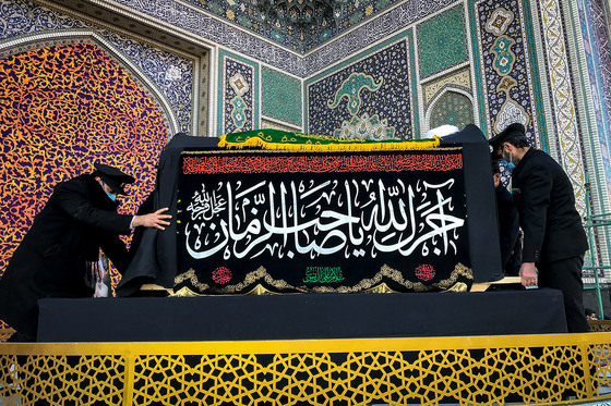وداع با پیکر مرحوم آیت الله محمد تقی مصباح یزدی در حرم رضوی