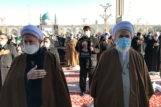 وداع با پیکر مرحوم آیت الله محمد تقی مصباح یزدی در حرم رضوی