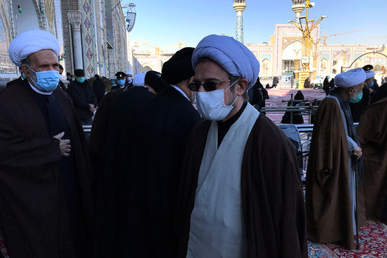 وداع با پیکر مرحوم آیت الله محمد تقی مصباح یزدی در حرم رضوی