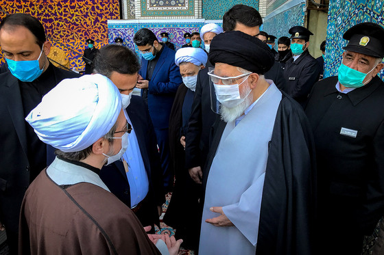 وداع با پیکر مرحوم آیت الله محمد تقی مصباح یزدی در حرم رضوی