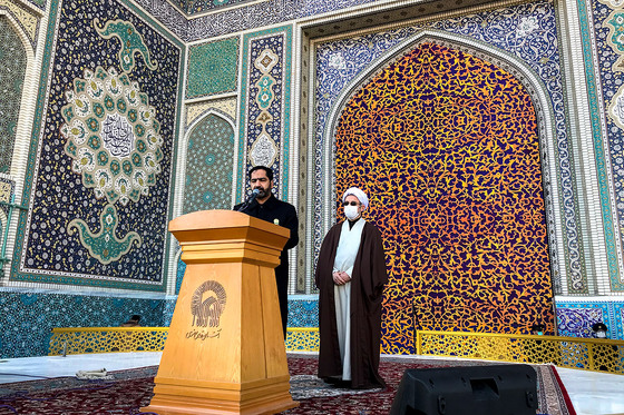 وداع با پیکر مرحوم آیت الله محمد تقی مصباح یزدی در حرم رضوی