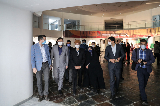 افتتاح نمایشگاه آثار برگزیده نخستین دوسالانه ملی نقاشی شاهنامه فردوسی‎