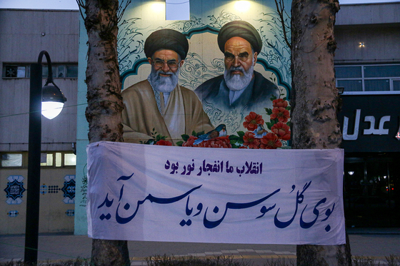 اشعار روزهای انقلاب در خیابان های مشهد