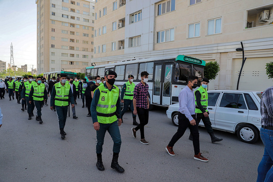 گرداندن حادثه‌آفرینان چهارشنبه‌سوری در سطح شهر