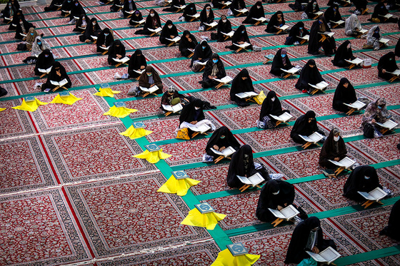 محفل بزرگ قرائت قرآن در حرم مطهر رضوی