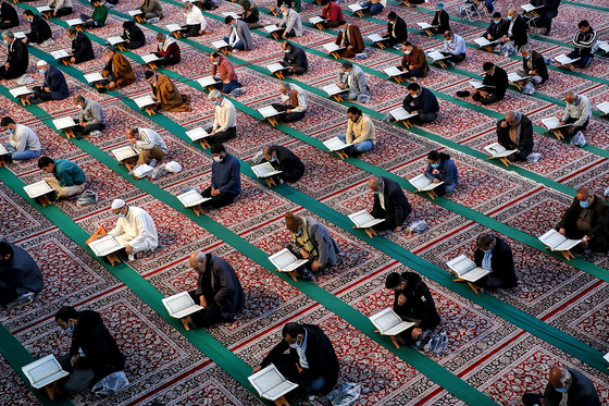 محفل بزرگ قرائت قرآن در حرم مطهر رضوی