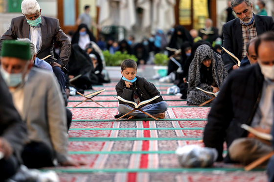 محفل بزرگ قرائت قرآن در حرم مطهر رضوی