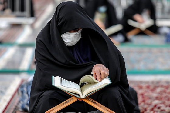 محفل بزرگ قرائت قرآن در حرم مطهر رضوی