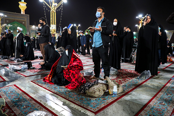 مراسم احیاء شب 19 ماه مبارک رمضان در حرم مطهر رضوی