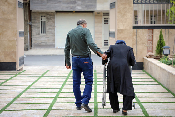 واکسیناسیون سالمندان بالای ۸۰ سال در مشهد 