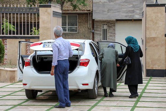 واکسیناسیون سالمندان بالای ۸۰ سال در مشهد 